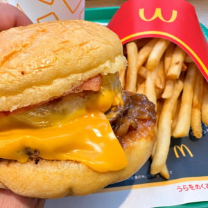 マクドナルドで食べるとスマホの「ギガ」が無料になるんだよね