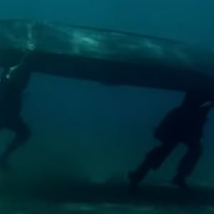 映画「パイレーツ・オブ・カリビアン」手漕ぎボートで潜水艦は現実的に可能なのか？海外の番組が実際に検証していた