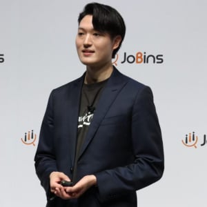 “自分でも分からない強み”をAIが発見！新たにローンチされた無料転職支援サービス「JoBins」を小島瑠璃子が体験