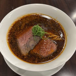 ミシュラン常連「鳴龍」が放つ牛肉麺、2300円の一杯に詰まった圧倒的な完成度