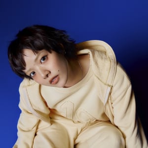 あいみょん、初ベストでタモリとコラボ　女スパイ姿のSPOT映像公開