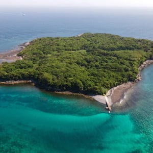長崎県妻ヶ島で10月31日に開催される「無人島かくれんぼ2026」