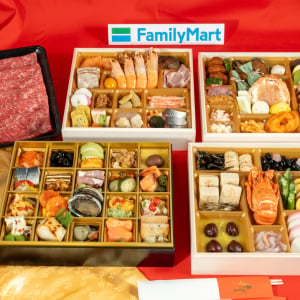 ファミマ「2027年おせち」予約開始！早割24日間延長、“肉1kg”の背徳おせちやオードブルも充実