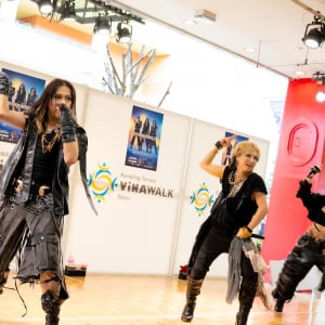 【ライブレポ】ENVii GABRIELLA、新作『TRIGENESICA』を引っ提げ海老名へ登場――3人の個性と歌声で魅せたリリースイベント