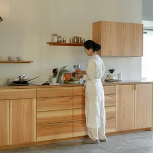 【大阪府豊能町】上手工作所がリニューアルした「木と暮らす キッチン収納」を発売！オンラインでも販売