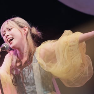 シンガーソングライター上田桃夏がオーガナイザーとして、新しいライブイベント「Ueda Presents『Peach Summer 2026』」を開催。その東京公演をレポート