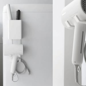 ドライヤー2台でごちゃつくわが家。山崎実業の新作なら「洗濯機横」を使えて、目からウロコだった