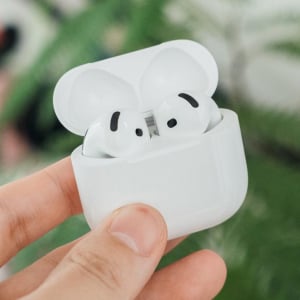AirPods 3を長年愛用した私が、最新の「AirPods 5」に乗り換え。想像以上に別モノでした