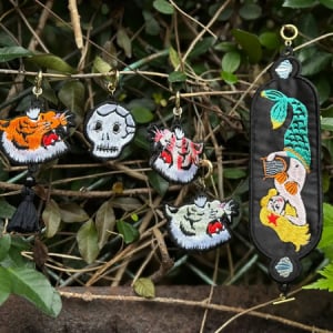 横須賀発！スカジャンの柄刺繍をアクセサリーにしたピアス＆ブレスレット発売