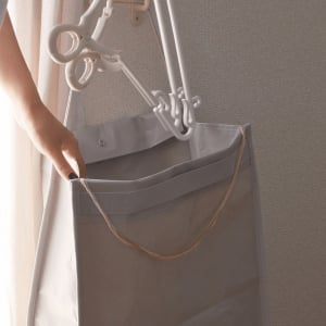 山崎実業の「ポリエチレンゴミ箱」 がハンガー収納として活用中！ 洗濯動線が格段に良くなったよ