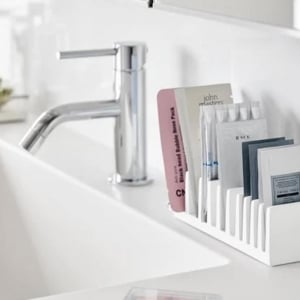 アメニティを迷子にしない。山崎実業のスタンドがホテルライクでいい雰囲気