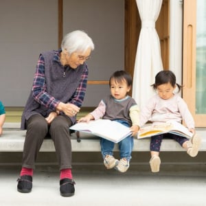 子どもからお年寄りが共に暮らし、最期まで自分らしくいられる「ライフの学校」。高齢者施設・保育所・交流施設を一体化した地域に開かれた居場所｜仙台市若林区