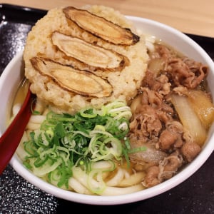 「関東でも資さんうどんが食べられるようになって嬉しい！」 →うどんマニア「原宿の因幡うどんに行け」