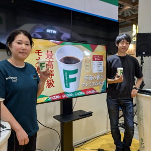 世界チャンピオンバリスタ・粕谷哲氏が語る「プレミアムモカ」の魅力とは？　「FAMIMA CAFÉ」が『SCAJ2026』に出展