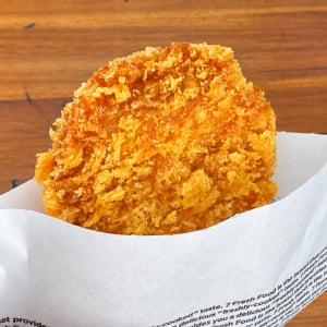 セブンイレブンの「きのこ香るとろ～りコロッケ 白トリュフ風味」はゲキウマ確定