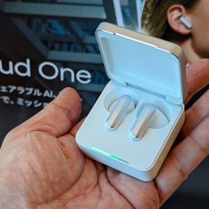 eSIM内蔵で常時接続するイヤホン型AIボイスレコーダー「Plaud One」を年内発売へ 事前登録を受付中