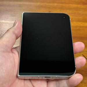 【Appleレビュー】iPhone Duo は基本的に開かないで使用することになる