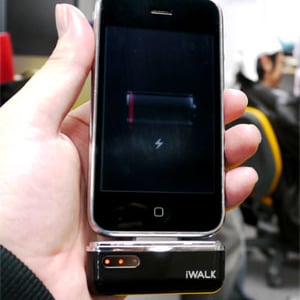 超小型iPhone＆iPod専用補助バッテリーが使いやすい！