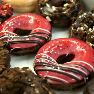 【ショコラ特集】ドーナツの宝石箱や！　クリスピークリームドーナツ『チョコ リッチ コレクション』期間限定発売