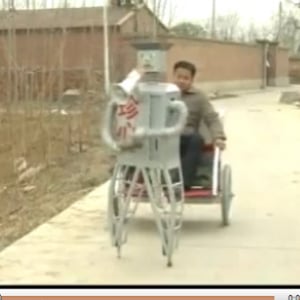 ASIMOもビックリの二足歩行ロボットが上海万博に出展される！　第二の先行者か？