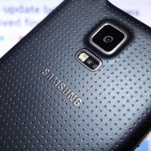 Galaxy Shop各店舗、Galaxy S 5を購入した先着50名/100名に20,000円相当の特典をプレゼントするキャンペーンを5月15日限定で実施