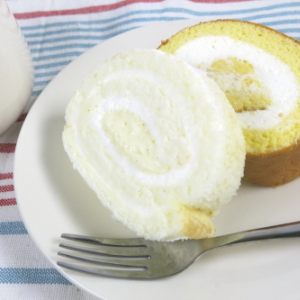 黄身まで白い!?　資生堂パーラー“こだわりの卵”のロールケーキ2種類を実食レビュー