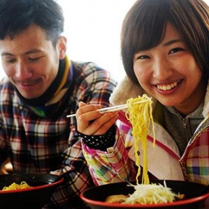 ラーメン屋に何十分もかけて並んでいる人はおかしい!?　インターネットで大論争