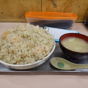 【デカ盛り】　横浜市中央卸売市場の秋葉屋で「海老チャーハン」を食す