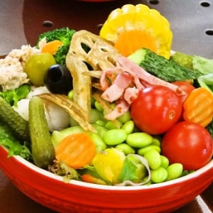 日本初！　マイクロソフトの社食が“日本野菜ソムリエ協会　認定レストラン”に！　野菜が盛りだくさんすぎて羨ましい
