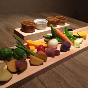 新鮮野菜が食べ放題！ スイス発祥のオシャレなメニューを楽しめる『フォンデュハウス表参道』