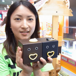 【東京おもちゃショー2010】「AB型より関西人の方が多いんです！」関西弁でしゃべる時計『クロックマン上方』