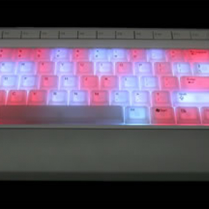 好きな色に光らせて使えるプログラマブルキーボードがパワーアップ！　『LUXEED raMa』
