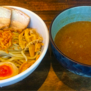 コラーゲンたっぷりのつけ麺を食べに行こう。東長崎「オリオン食堂」の重厚つけ麺