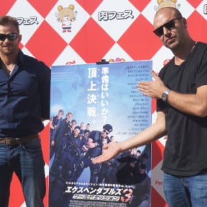 『エクスペンダブルズ3』監督＆俳優が“肉フェス”大満喫！　「男らしくなりたいなら毎日肉を喰えプロテインを飲め」