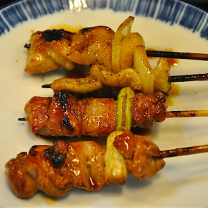 最高に香ばしい鴨の焼き鳥を堪能しよう。大阪・梅田の「とり平」