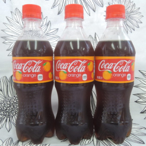 「コカ・コーラ オレンジ」と“オレンジ果汁を入れた”「コカ・コーラ」を飲み比べるよ！