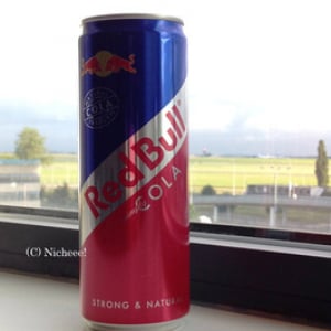 チェコで日本未発売のレッドブル「コーラ味」を飲んでみた