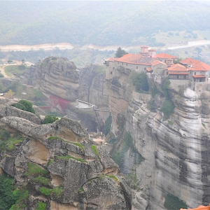 【世界の絶景】天空に造られた祈りと瞑想の修道院。ギリシャの「メテオラ」