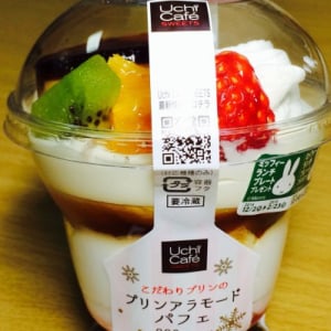 ローソンのウチカフェスイーツ「プリンアラモードパフェ」は、クリスマスとっておきの特別商品だよ♪