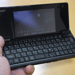 スマートフォンじゃない！　フルキーボードを搭載して進化した“ガラケー”『N-08B』製品レビュー