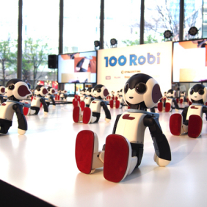 ロールダンスまでキメた！　100体のロボットによるダンスパフォーマンスイベント『100 Robi』を見てきた
