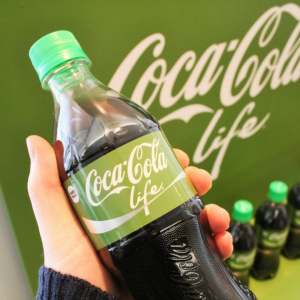 『コカ・コーラ』ブランドから自然派志向の新製品登場　カロリーオフの『コカ・コーラ ライフ』が発売へ