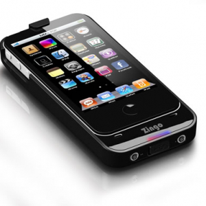 大容量バッテリーとヘッドホンアンプ一体型で『iPhone』にパワーをブーストする『Zingo』
