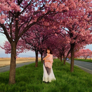 SSW茜沢ユメルが”平和のシンボル”陽光桜をテーマにした新曲発表&レコ発ライヴで朗読劇も
