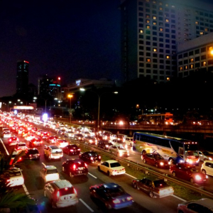 ベトナムで超混雑道路を渡る技を見てみよう！