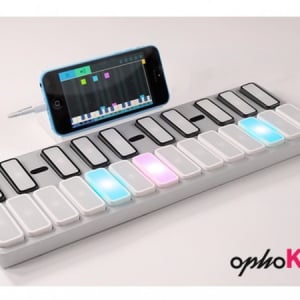 初心者でもピアノが弾けるように！スマホと連携するミニ鍵盤「Keys」