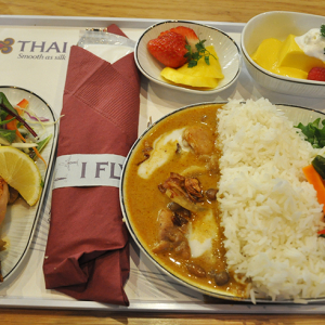 品川で開催中の『タイフェア』で、タイ国際航空のビジネスクラス機内食を堪能してきました。