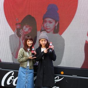 『コカ・コーラ』今年の“ネームボトル”は写真のシェアが楽しい！　渋谷で撮影体験イベントが開催