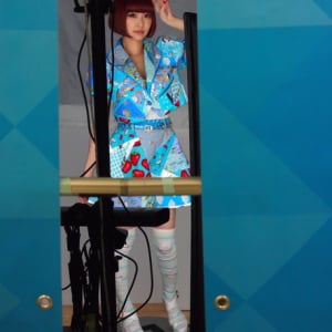 Yun*chi キュートなジャケットイラストのセルフコスプレ披露 3Dクリスタル特典も