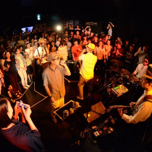 韻シスト初の360°ライブ、全角度に向け発信する「俺らは生のHIPHOPバンド」